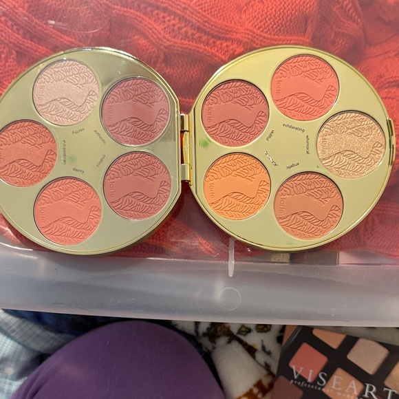 Tarte Vibrant Pink and Gold Compact - Picture 4 of 6
